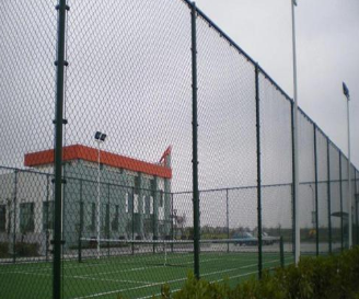 组装式球场围网安装中为什么要先安装立柱?